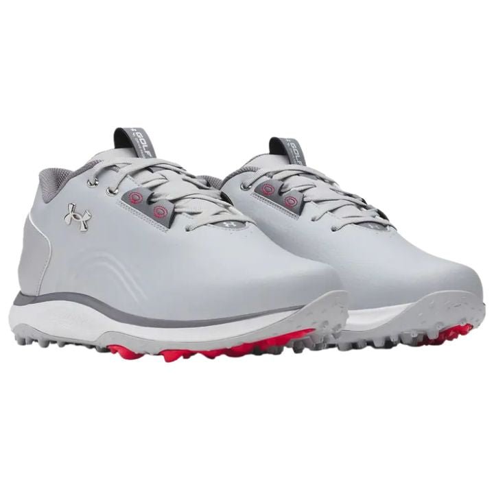 Chaussures de golf sans crampons Under Armour Drive Fade 2-Mod - paire en trois-quarts avant | #color_gris/steel/metallic-silver